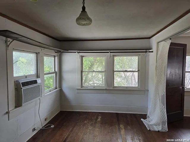 927 W Huisache San Antonio, TX 78201