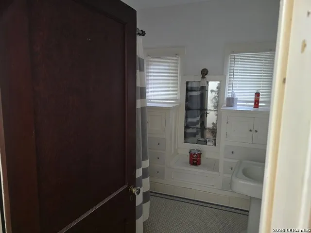927 W Huisache San Antonio, TX 78201