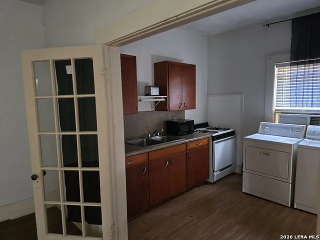 927 W Huisache San Antonio, TX 78201