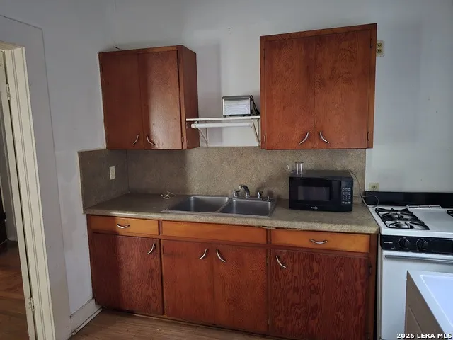 927 W Huisache San Antonio, TX 78201