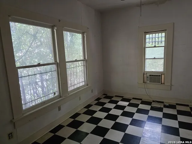 927 W Huisache San Antonio, TX 78201