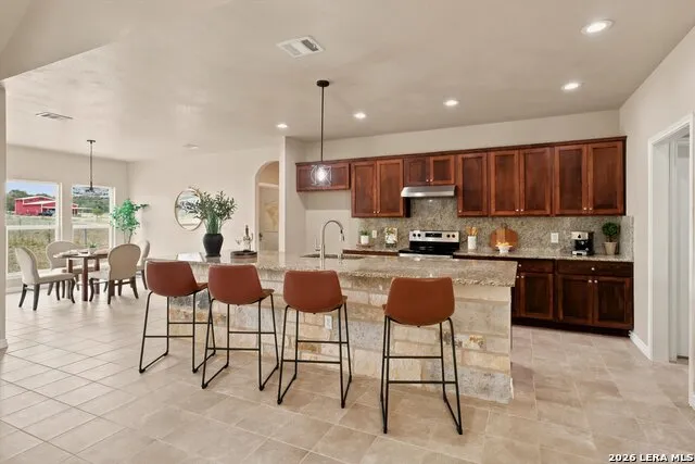 200 Lakeview Cir La Vernia, TX 78121
