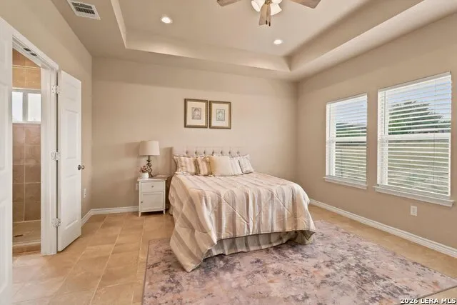 200 Lakeview Cir La Vernia, TX 78121