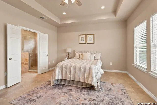 200 Lakeview Cir La Vernia, TX 78121