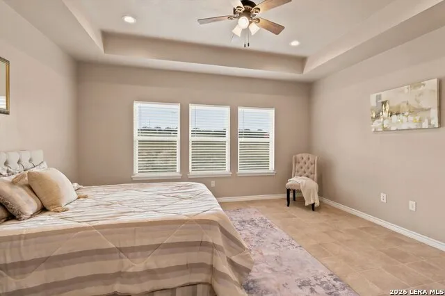 200 Lakeview Cir La Vernia, TX 78121