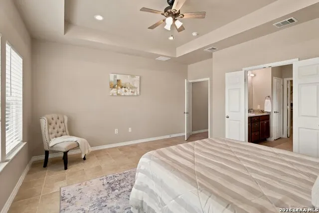 200 Lakeview Cir La Vernia, TX 78121