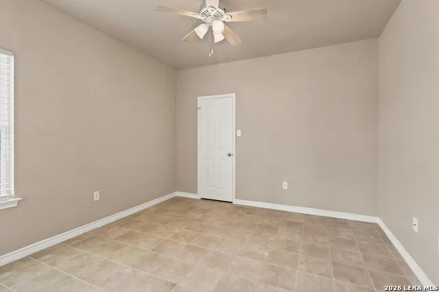 200 Lakeview Cir La Vernia, TX 78121
