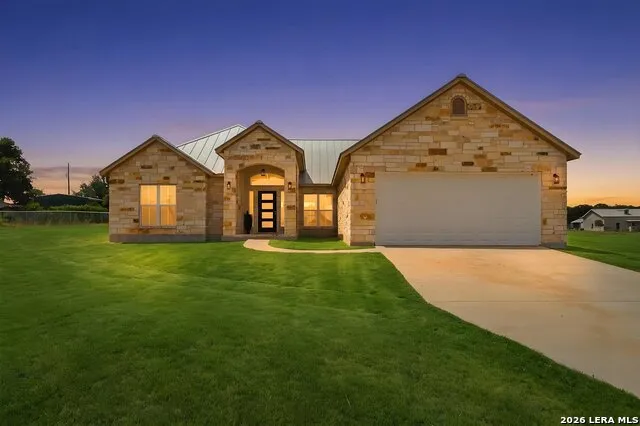 200 Lakeview Cir La Vernia, TX 78121