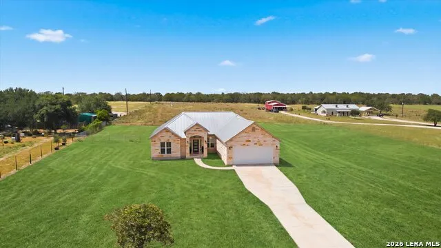 200 Lakeview Cir La Vernia, TX 78121