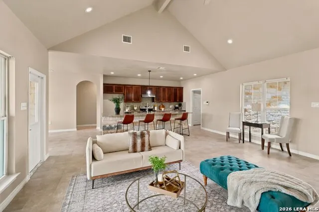200 Lakeview Cir La Vernia, TX 78121