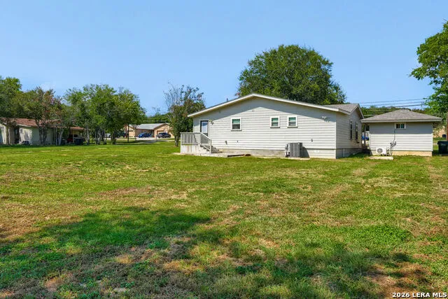 1211 BISHOP ST San Marcos, TX 78666