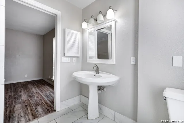 8611 Datapoint Dr #43 San Antonio, TX 78229