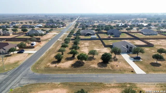 165 E MEDIUM MEADOW DR Lytle, TX 78052