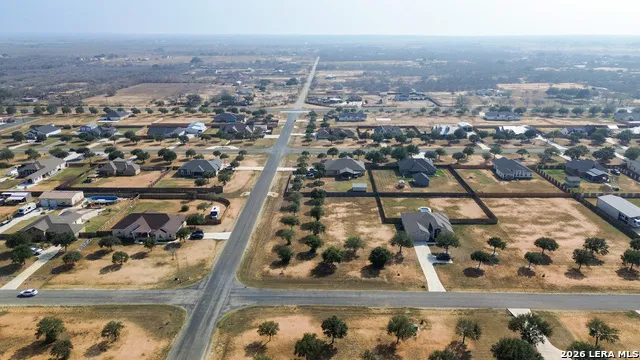 165 E MEDIUM MEADOW DR Lytle, TX 78052
