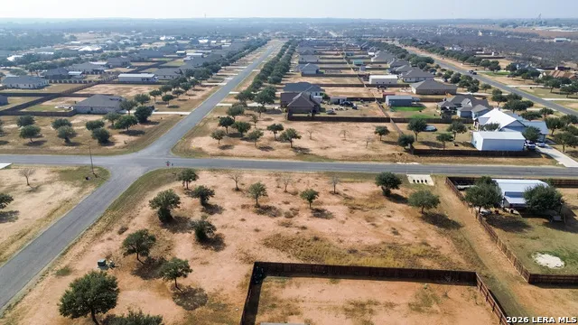 165 E MEDIUM MEADOW DR Lytle, TX 78052