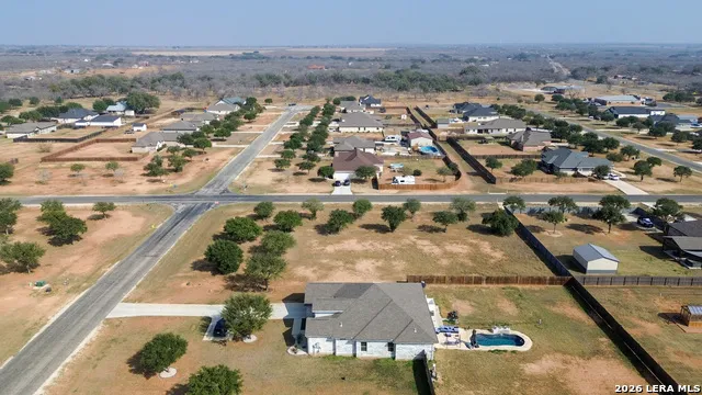 165 E MEDIUM MEADOW DR Lytle, TX 78052