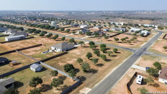 165 E MEDIUM MEADOW DR Lytle, TX 78052