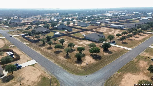 165 E MEDIUM MEADOW DR Lytle, TX 78052
