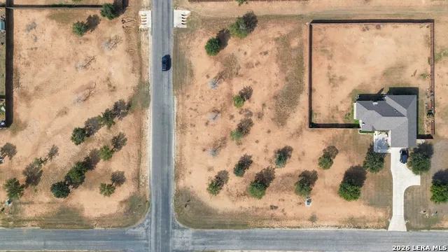 165 E MEDIUM MEADOW DR Lytle, TX 78052