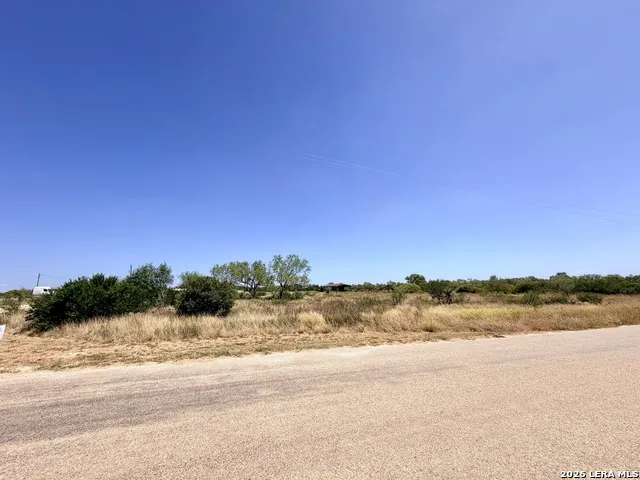 102 County Road 2665 Devine, TX 78016