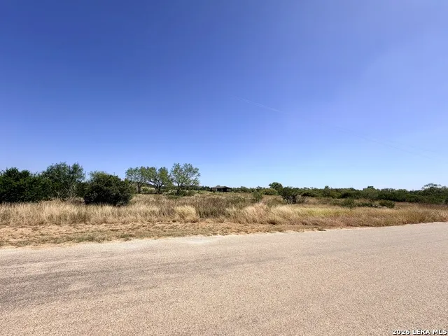 102 County Road 2665 Devine, TX 78016