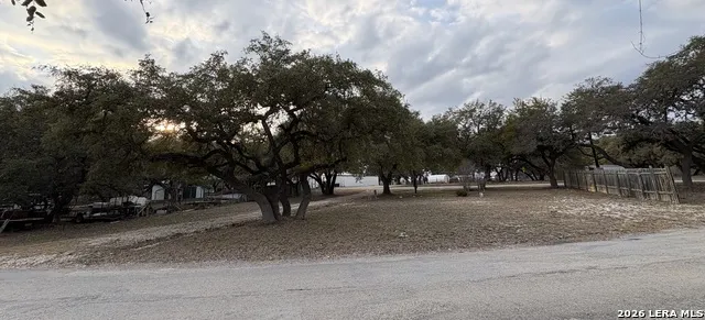 138 LAKESHORE DR S Bandera, TX 78003