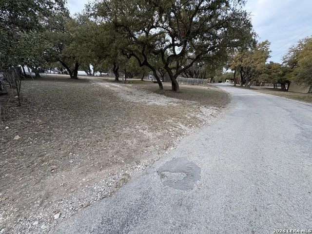 138 LAKESHORE DR S Bandera, TX 78003