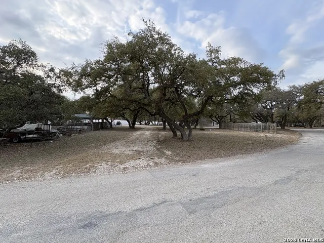 138 LAKESHORE DR S Bandera, TX 78003