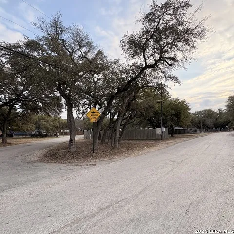 138 LAKESHORE DR S Bandera, TX 78003
