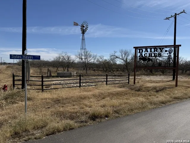 105 SYLAS HAYES LOOP Pleasanton, TX 78064