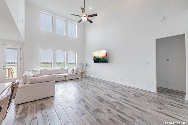 109 WILLOW OAK TRL Floresville, TX 78114