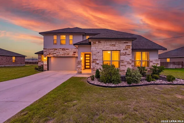 109 WILLOW OAK TRL Floresville, TX 78114