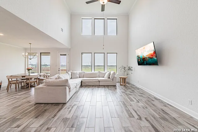 109 WILLOW OAK TRL Floresville, TX 78114