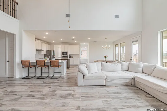 109 WILLOW OAK TRL Floresville, TX 78114