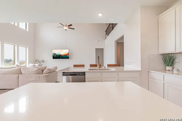 109 WILLOW OAK TRL Floresville, TX 78114