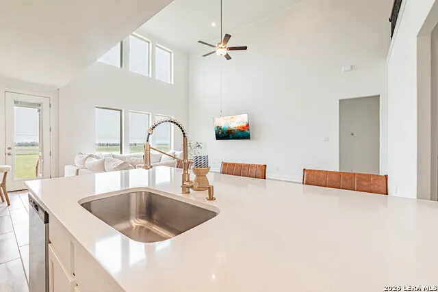 109 WILLOW OAK TRL Floresville, TX 78114