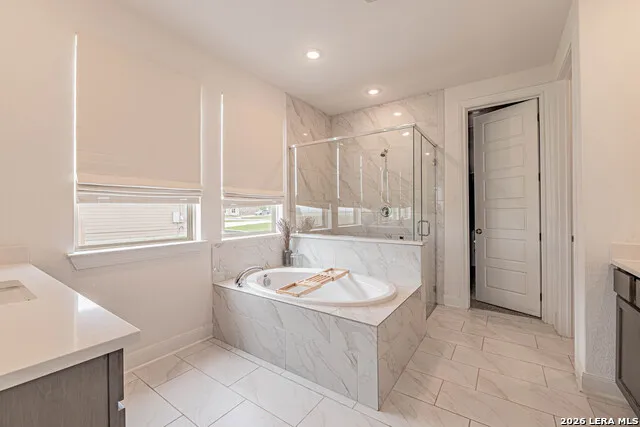 109 WILLOW OAK TRL Floresville, TX 78114