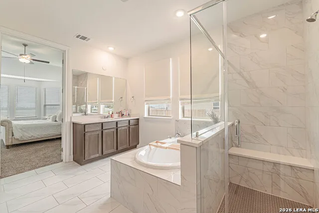 109 WILLOW OAK TRL Floresville, TX 78114