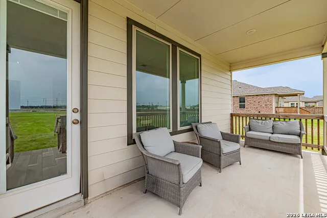 109 WILLOW OAK TRL Floresville, TX 78114