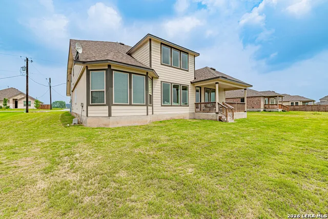109 WILLOW OAK TRL Floresville, TX 78114