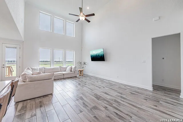 109 WILLOW OAK TRL Floresville, TX 78114