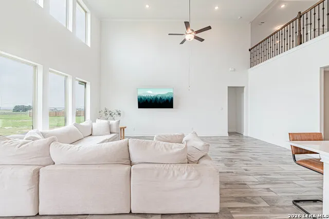 109 WILLOW OAK TRL Floresville, TX 78114