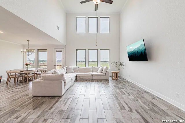 109 WILLOW OAK TRL Floresville, TX 78114