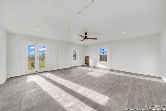 538 Ala Blanca Lytle, TX 78052