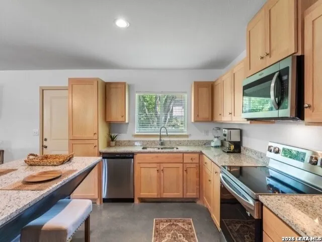 735 Green Castle Canyon Lake, TX 78133