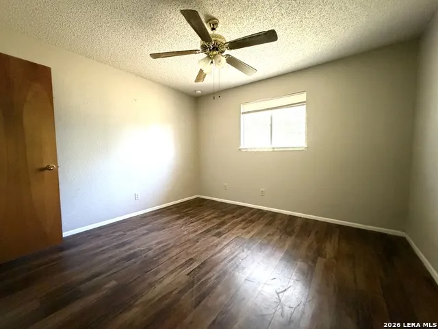 1404 FAIRVIEW DR Beeville, TX 78102