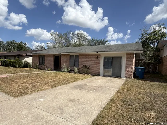 1404 FAIRVIEW DR Beeville, TX 78102