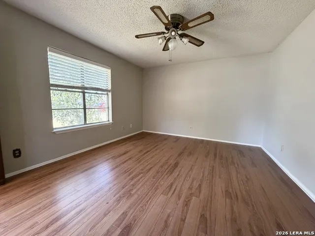 1404 FAIRVIEW DR Beeville, TX 78102