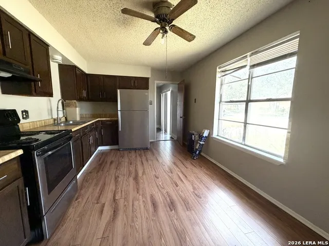 1404 FAIRVIEW DR Beeville, TX 78102