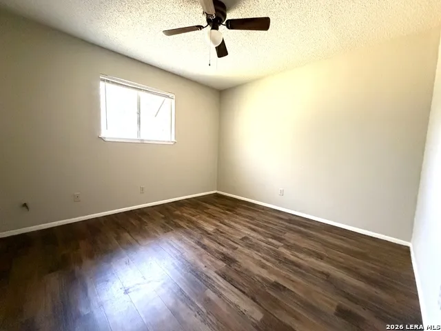 1404 FAIRVIEW DR Beeville, TX 78102